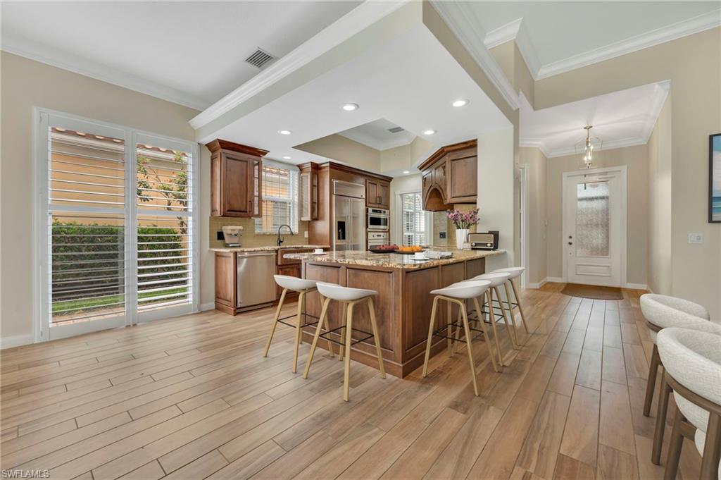 Granite Kitchen with Breakfast Bar
