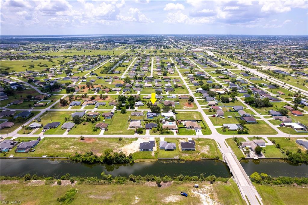 EASY ACCESS to Del Prado Blvd N (northsouth) and Kismet Pkwy (east-west), puttingyou MINUTES from shopping, dining, schools