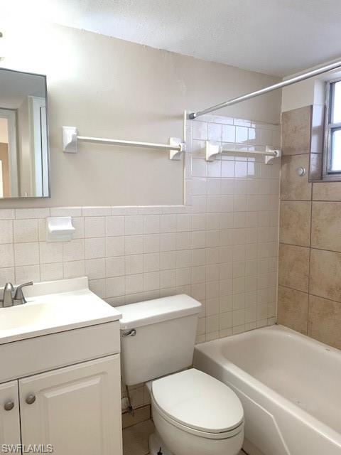 2324 Grand AVE photo 10