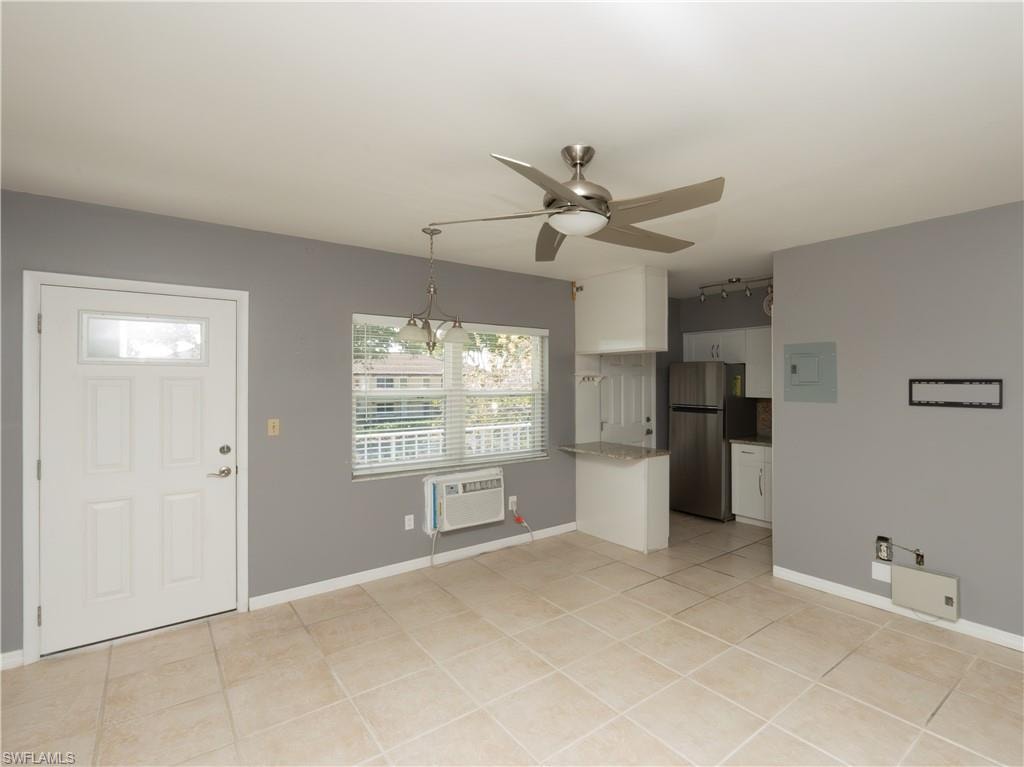 190 Collier BLVD N7