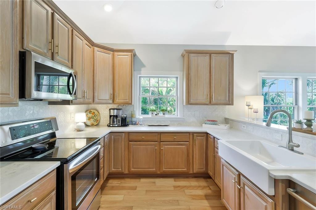 2130 Sunset CIR photo 14