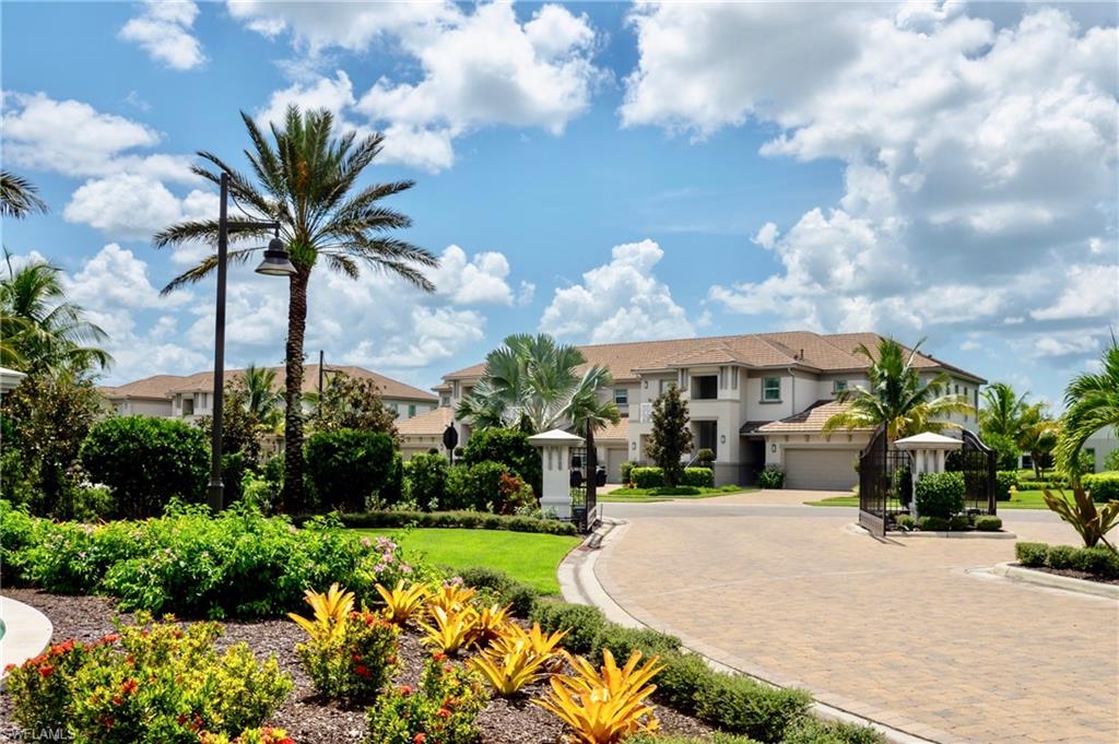 8008 Signature Club Cir