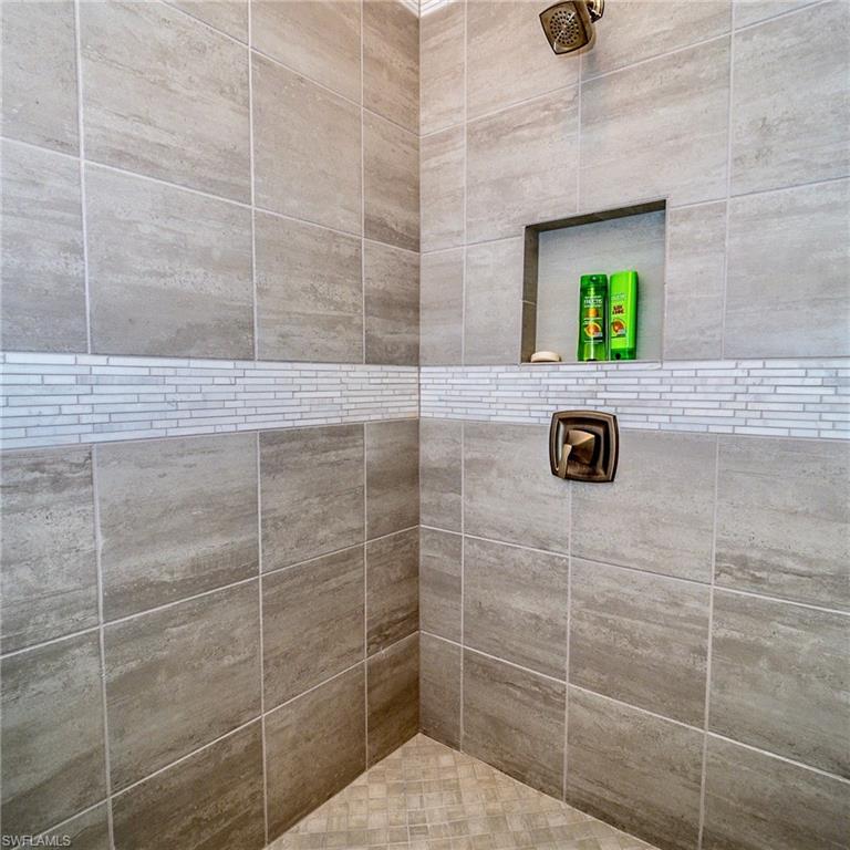 8008 Signature Club Cir photo 28