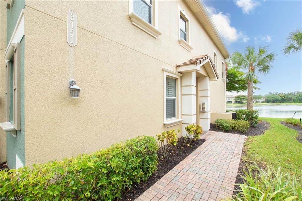 SIDE ENTRANCE / END UNIT