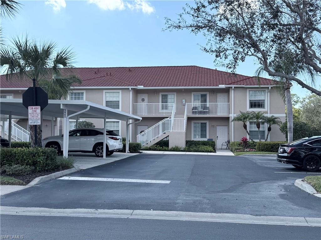 Garden second floor condo offers a great golf course view.  Easy steps.