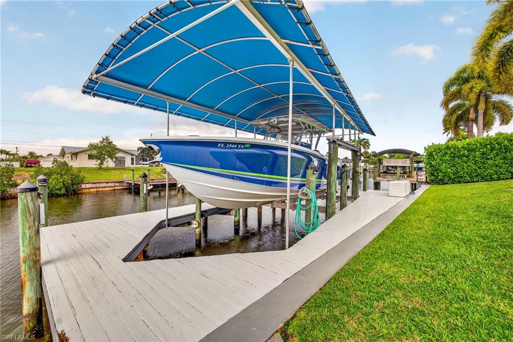 Fits up to a 38 foot vessel. Newer Canopy.