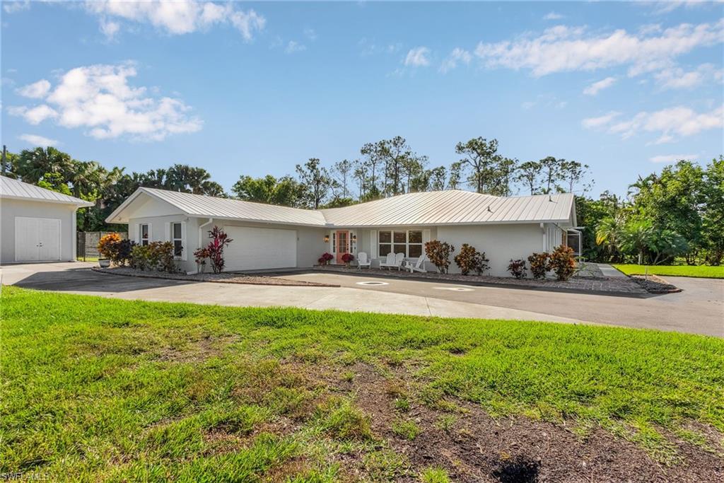 2950 Coach House LN