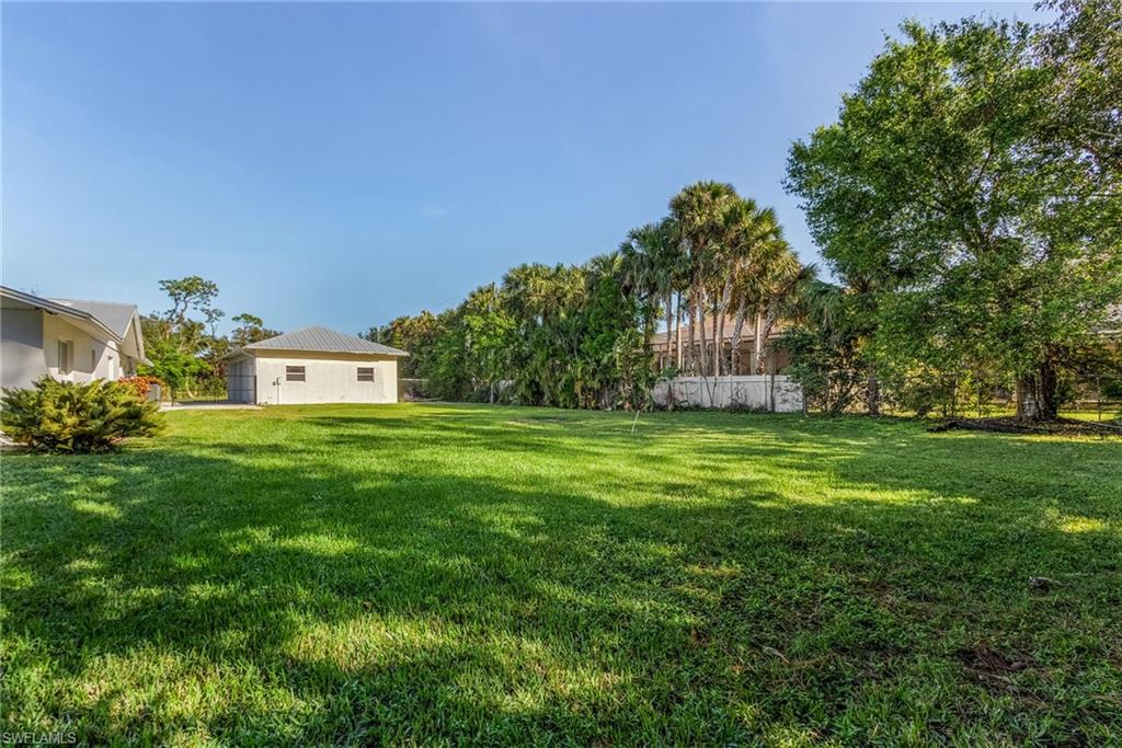 2950 Coach House LN photo 32
