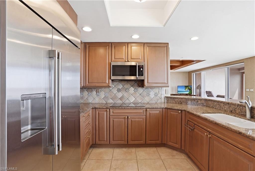 The kitchen pairs exceptional function with unforgettable views.