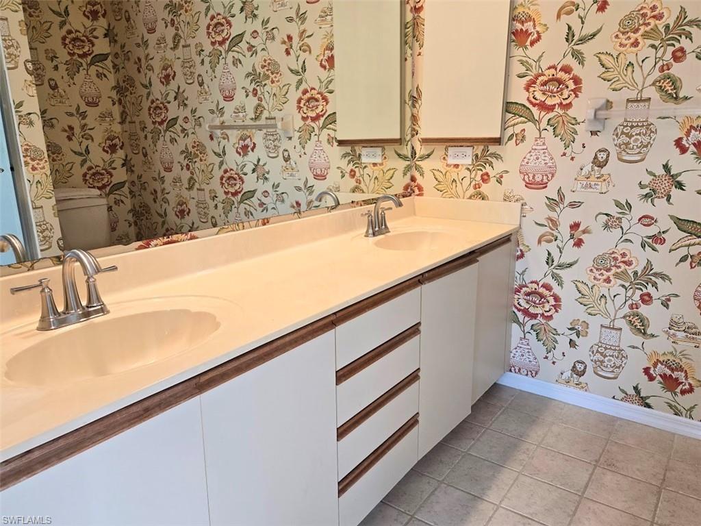 Owner's Ensuite Bathroom w/Dual Sinks
