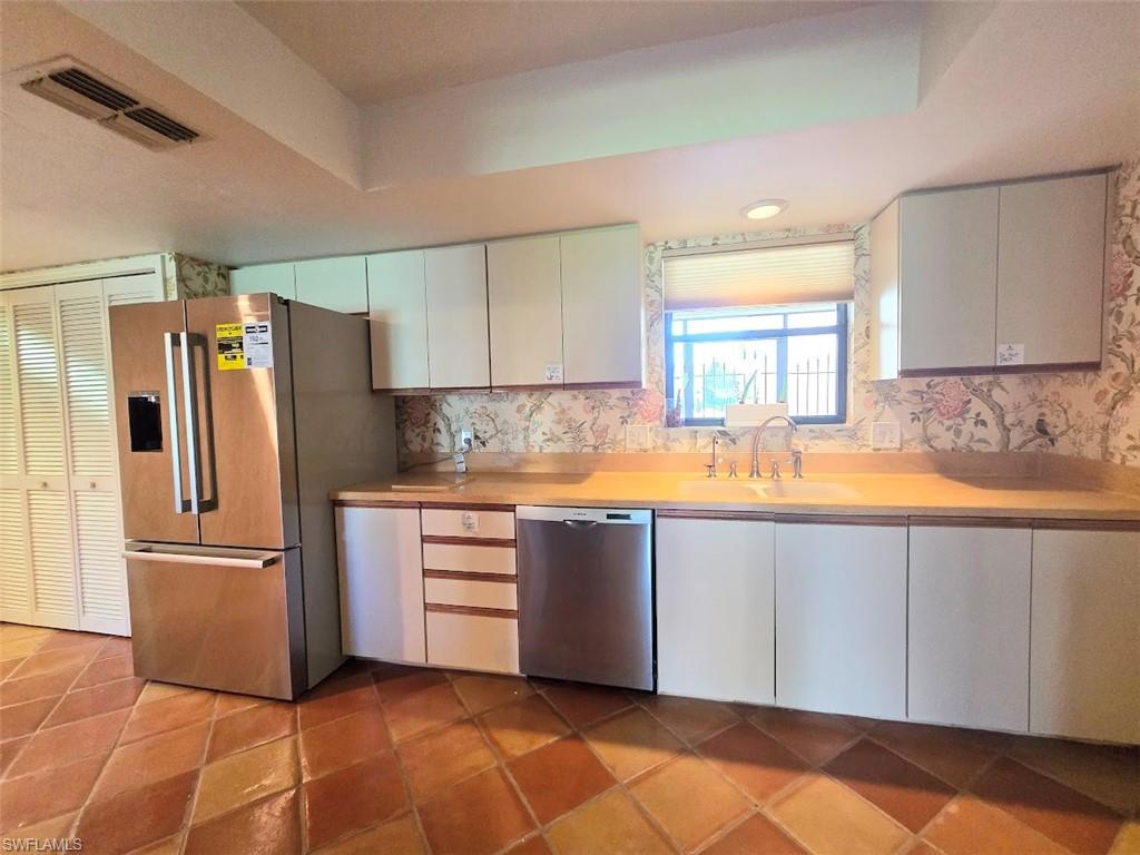 Kitchen w/Stainless Steel Appliances