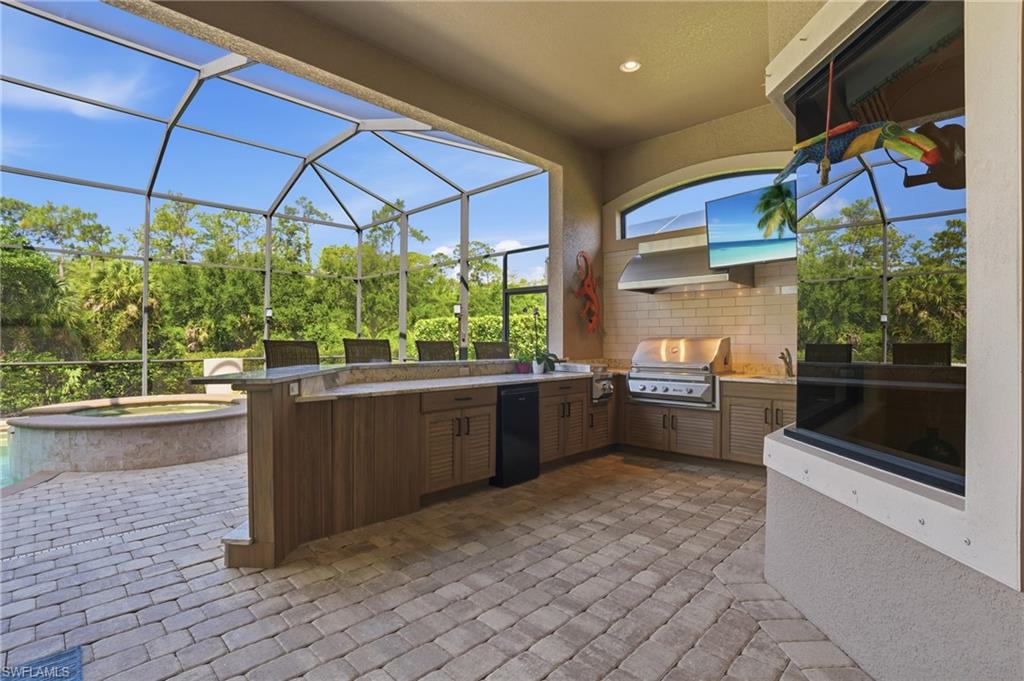 Outdoor Kitchen with Natural Gas