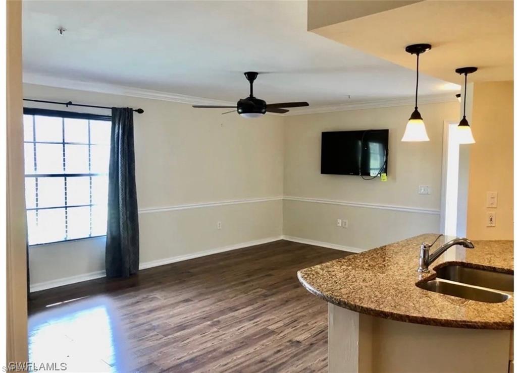 Dining Room Area & Kitchen Bar
