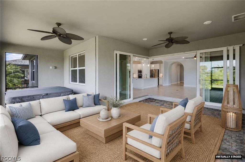 Oversized screened lanai with hot tub!