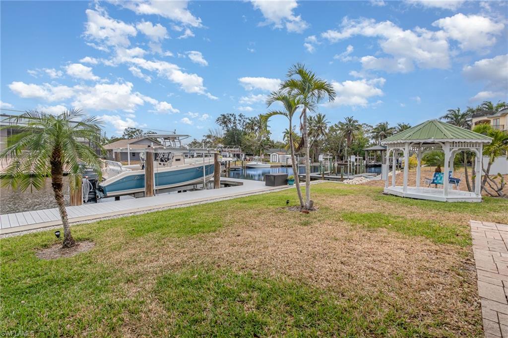 Great boating neighborhood with Quick Gulf Access in 2 directions!