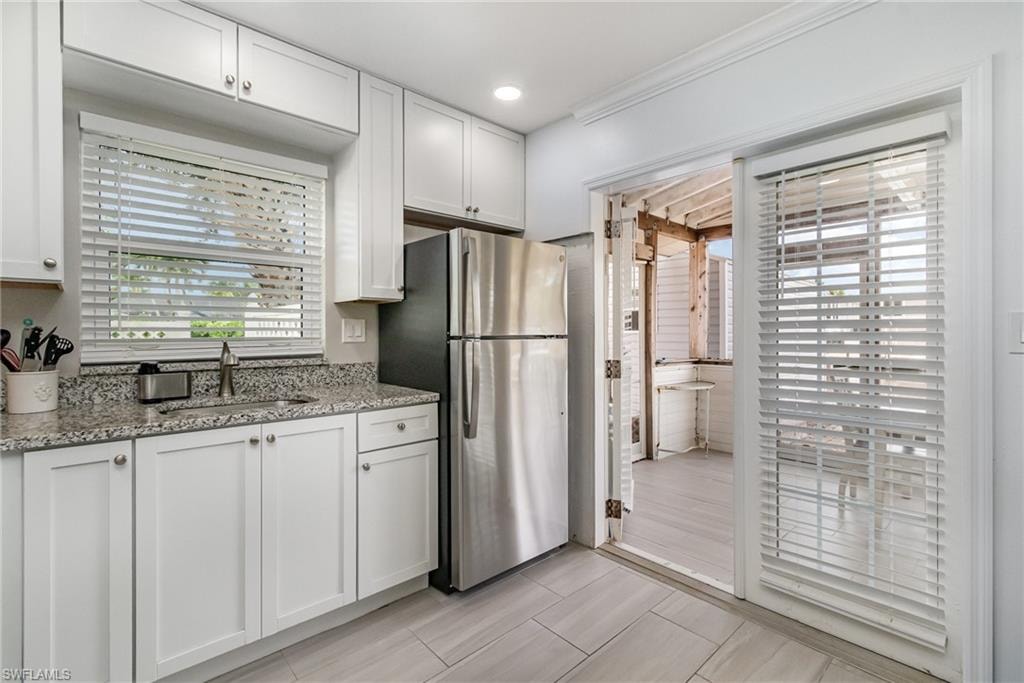 Light and bright Kitchen area!