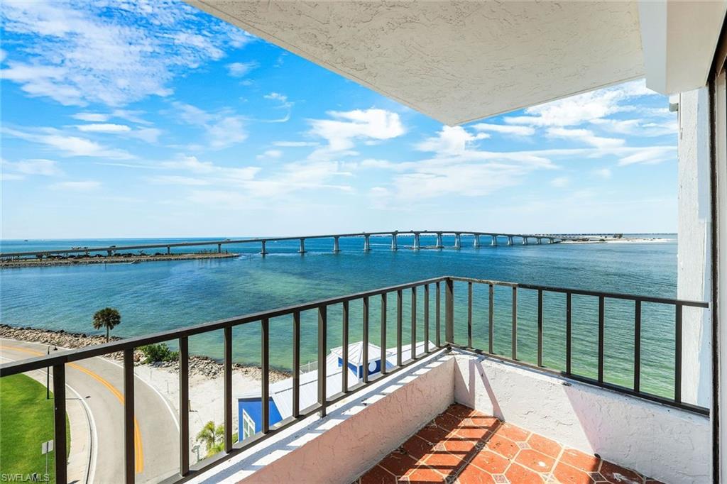 End Unit with unobstructed views!