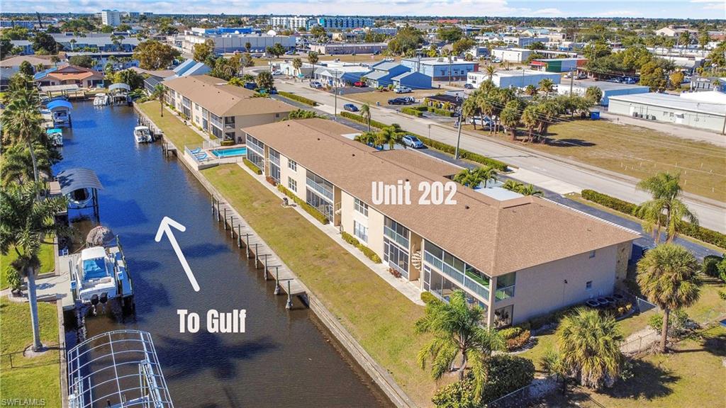 Quick access to river and then Gulf from the backyard dock.