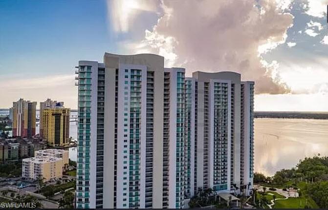 3000 Oasis Grand BLVD 401 photo 23
