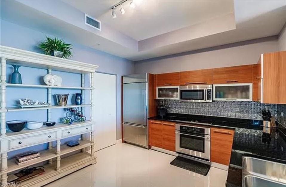 3000 Oasis Grand BLVD 401 photo 6