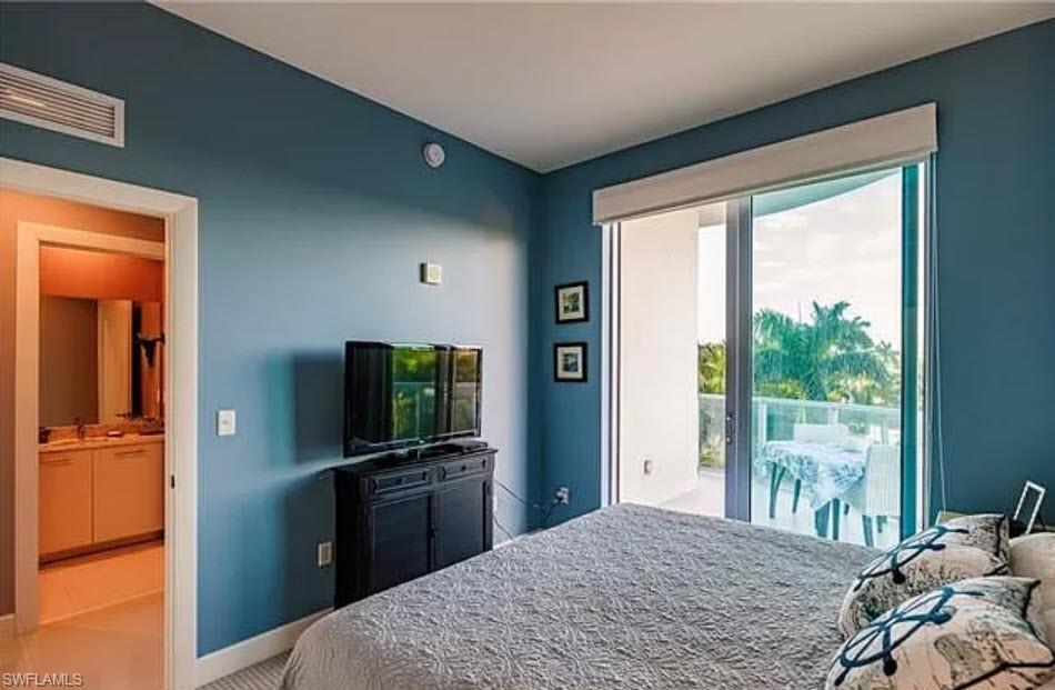 3000 Oasis Grand BLVD 401 photo 16