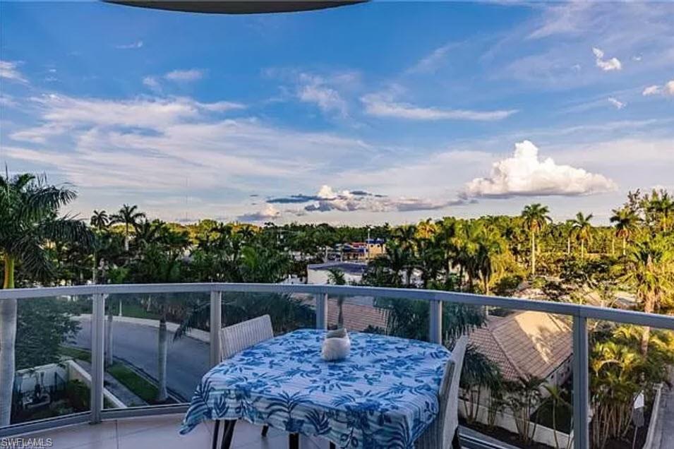 3000 Oasis Grand BLVD 401 photo 14