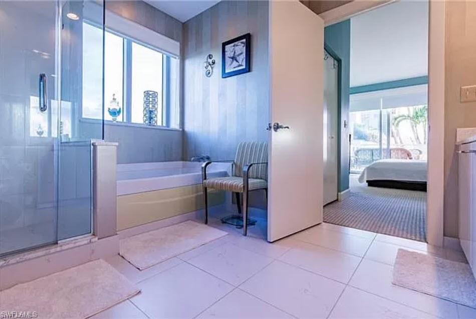 3000 Oasis Grand BLVD 401 photo 18