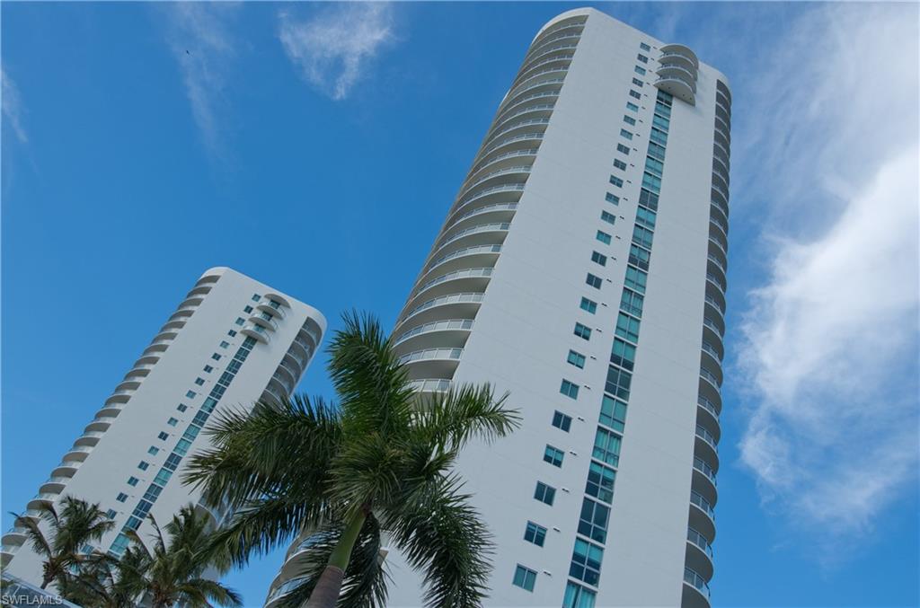 3000 Oasis Grand BLVD 401 photo 21
