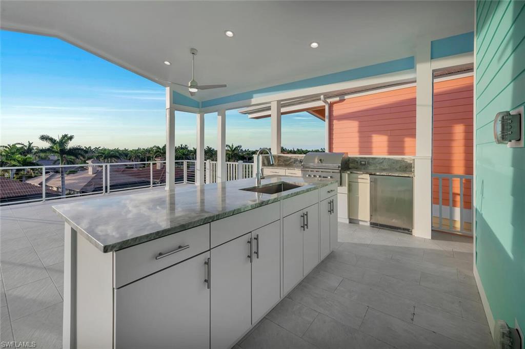Outdoor kitchenLevel 4