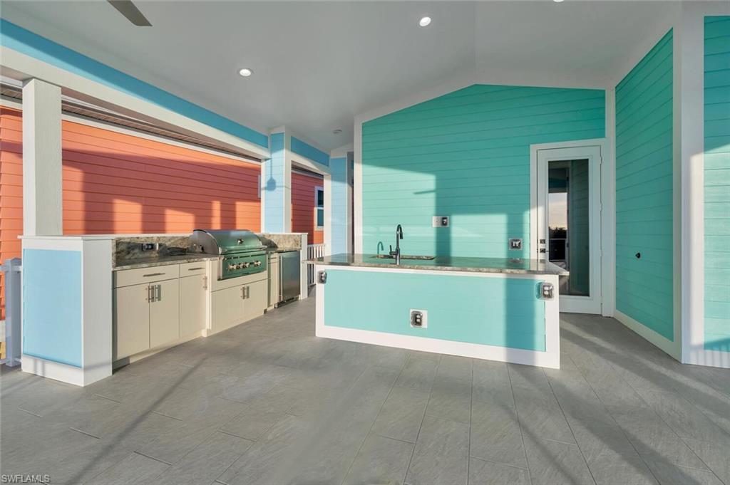 Outdoor kitchenLevel 4