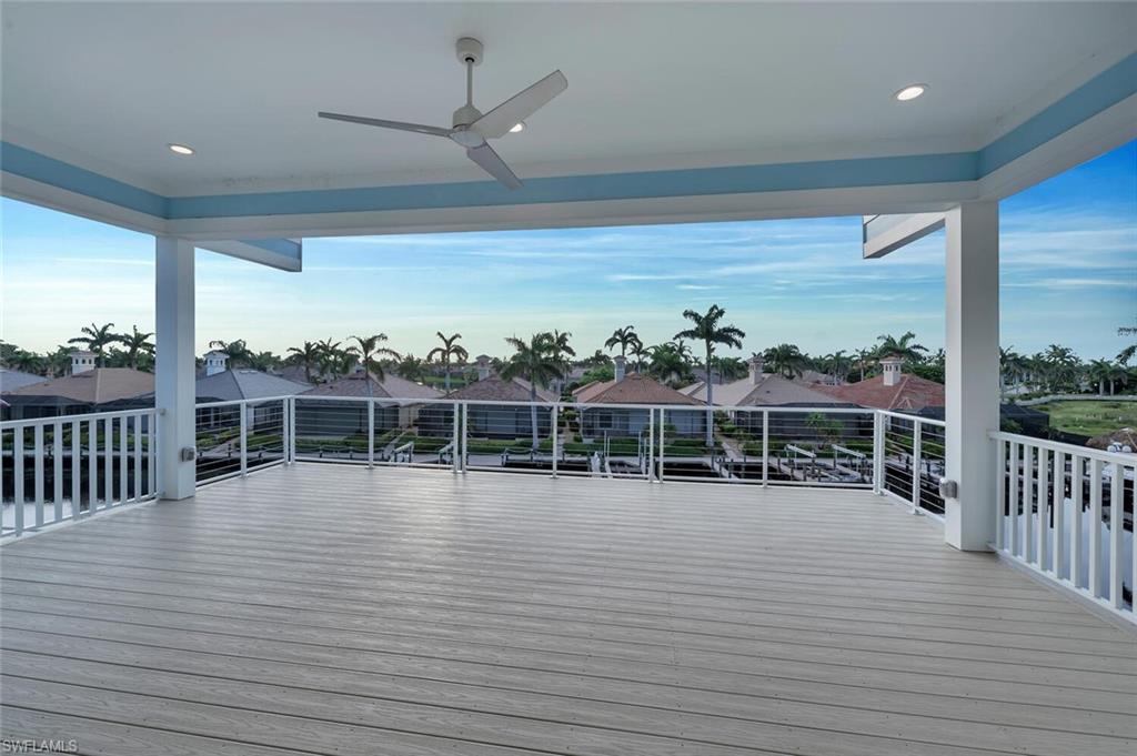 deck off living area Level 3