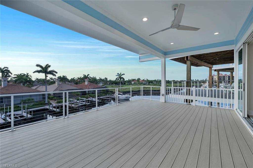 Large deck for entertaining and extra living space