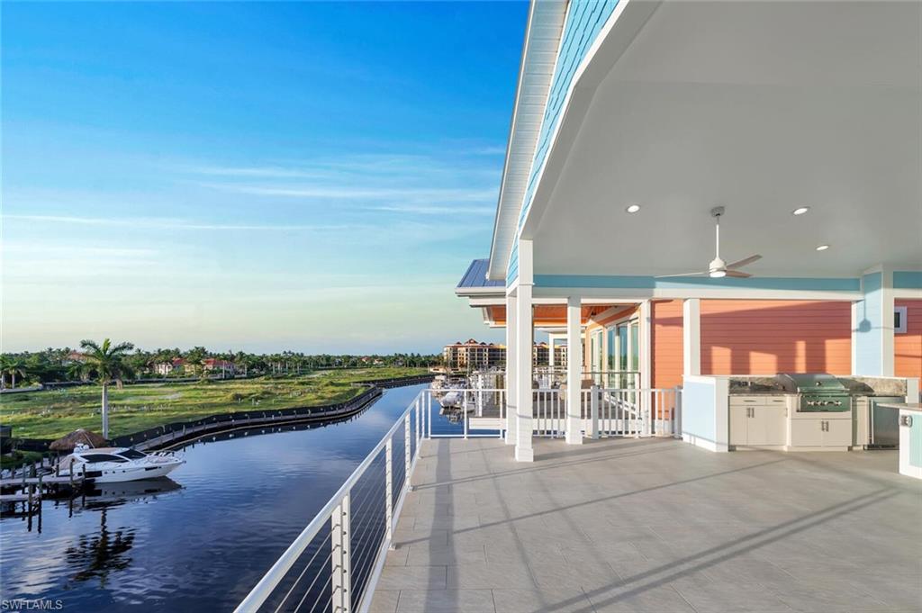 Outdoor kitchenLevel 4