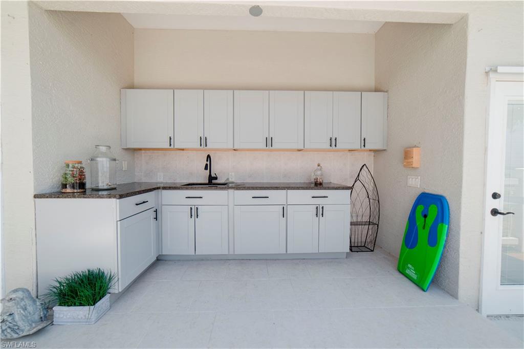 Outdoor Kitchen