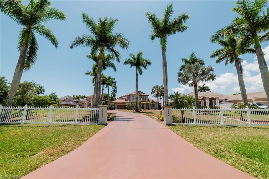 Beautiful private driveway