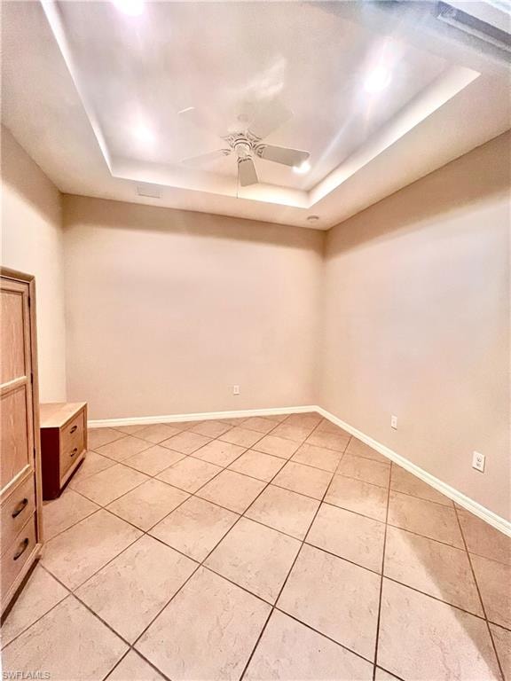 Large Room for Office/Den with Tray Ceiling!