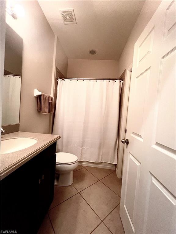 Bathroom 2 En Suite to Bedroom 2/Tub & Tiled Shower Combo