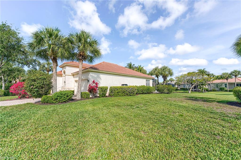 Large side lawn n this corner lot