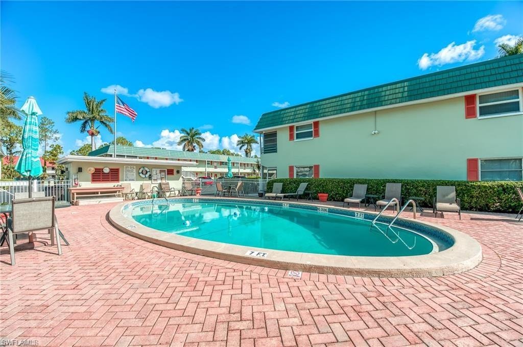 200 Valley Stream DR 4B