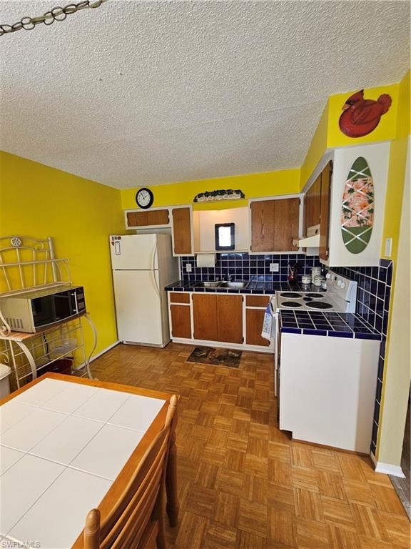6777 Winkler RD 168 photo 10