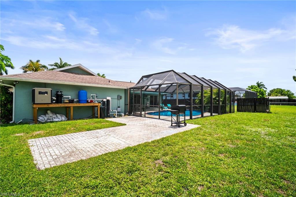 2001 Bahama AVE photo 36