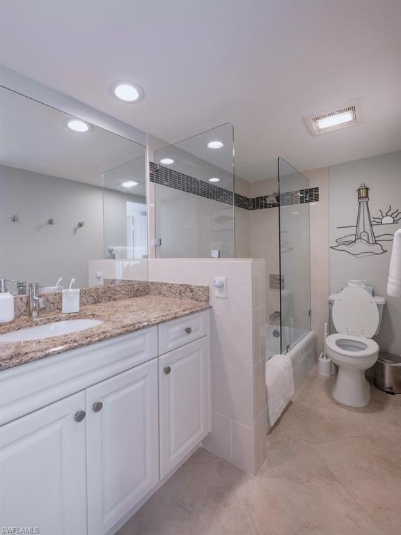 guest bath with a tub/shower combo