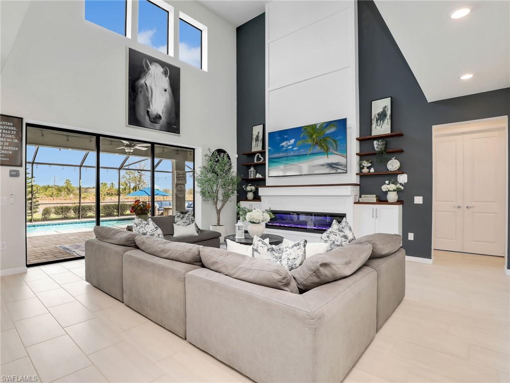 17628 Kinzie LN