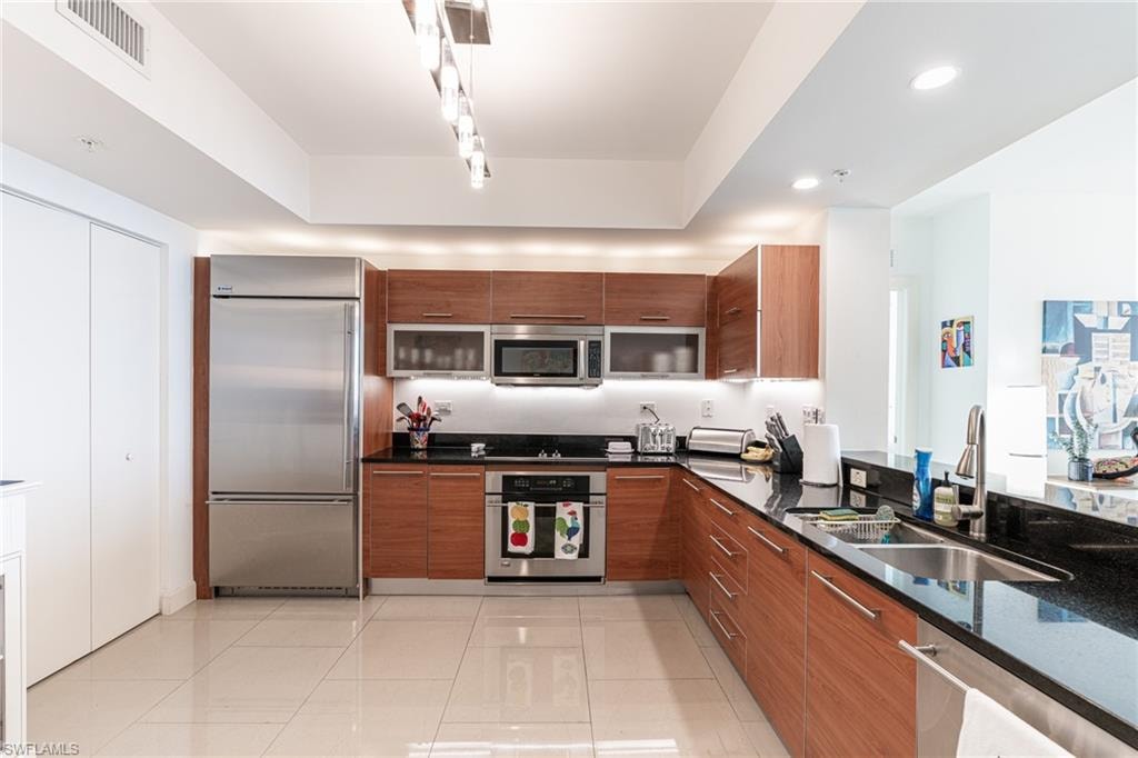 3000 Oasis Grand BLVD 801 photo 6