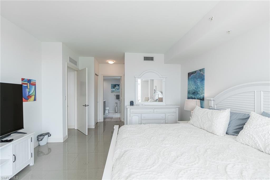3000 Oasis Grand BLVD 801 photo 12