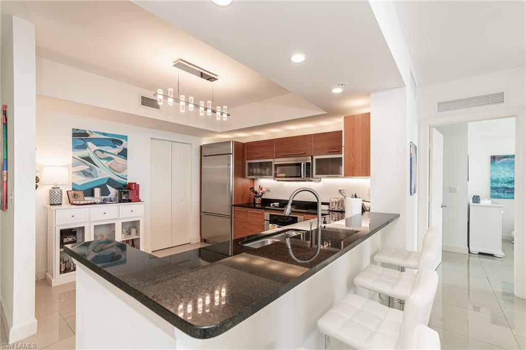 3000 Oasis Grand BLVD 801 photo 7