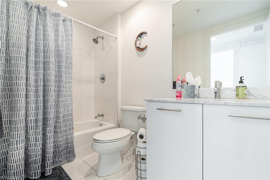 3000 Oasis Grand BLVD 801 photo 24