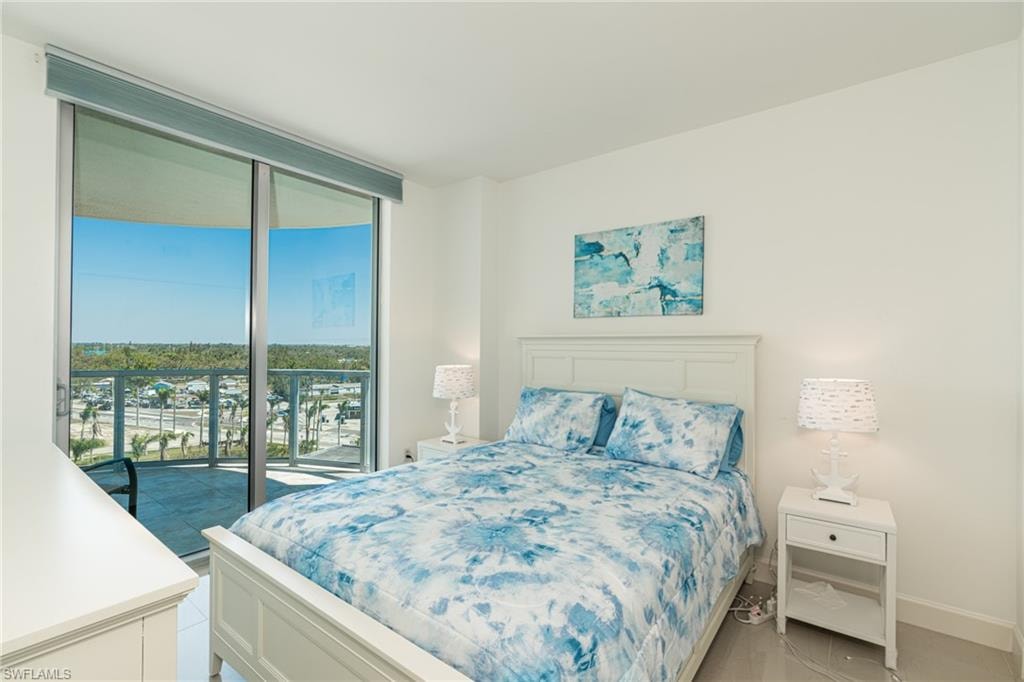 3000 Oasis Grand BLVD 801 photo 18