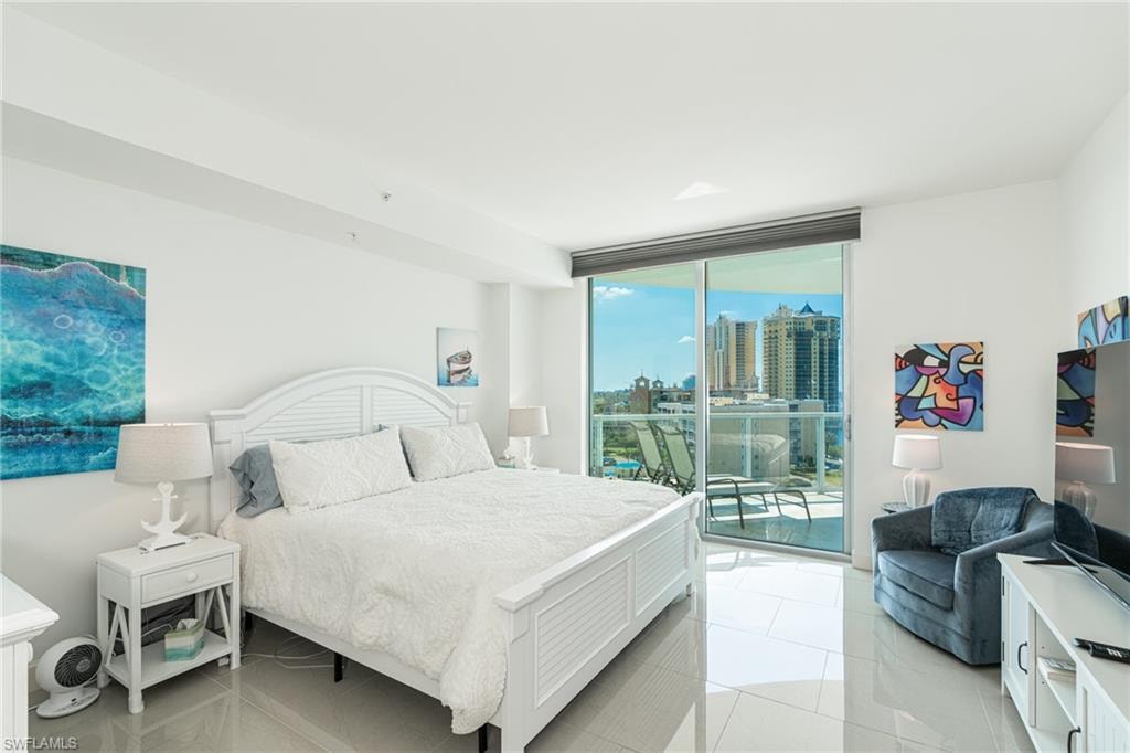 3000 Oasis Grand BLVD 801 photo 11
