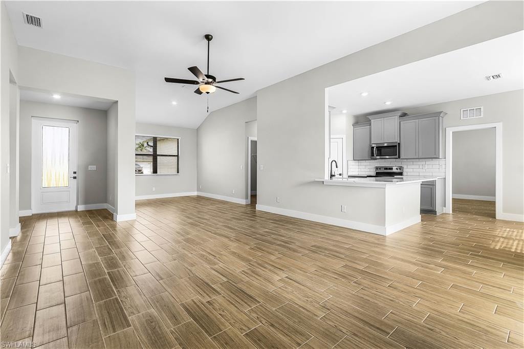 825 SW 9th CT